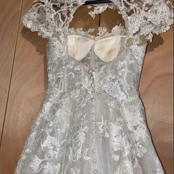 Easy Round Neck Long Tail Lace Embroidered Wedding Dress - Picture 3 of 5